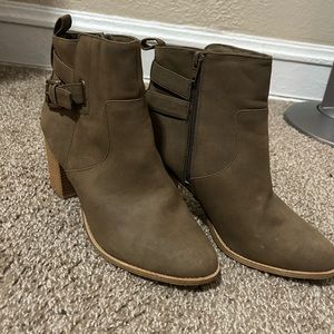 Brown (ish) Booties!